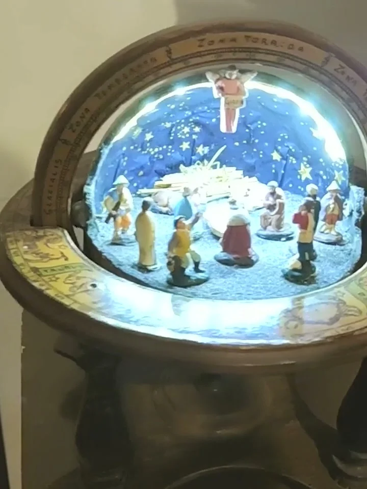 Il Mappamondo Aperto — presepe artigianale di Stefano De Pascale